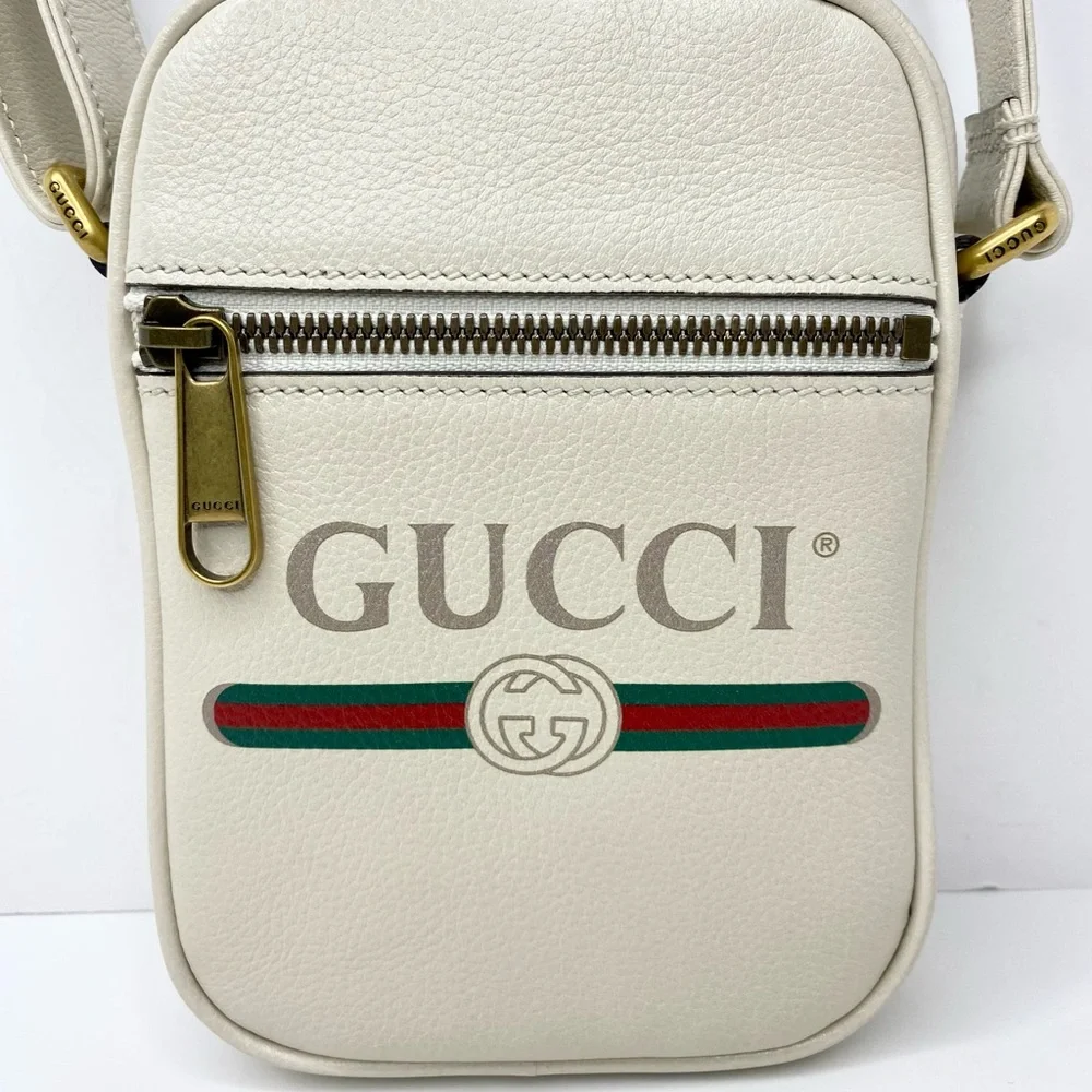 Authentic Gucci Grained Calfskin Logo Messenger Bag - Picture 3 of 15